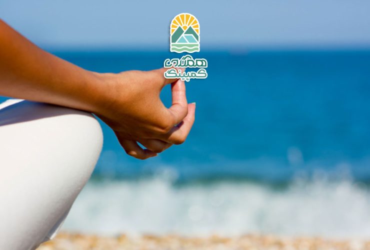 یوگا در کنار دریا: تجربهای از آرامش و هماهنگی با طبیعت